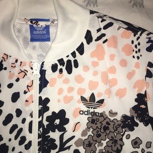 💥FLASH SALE💥 Adidas Floral lightweight Jacket 🌸